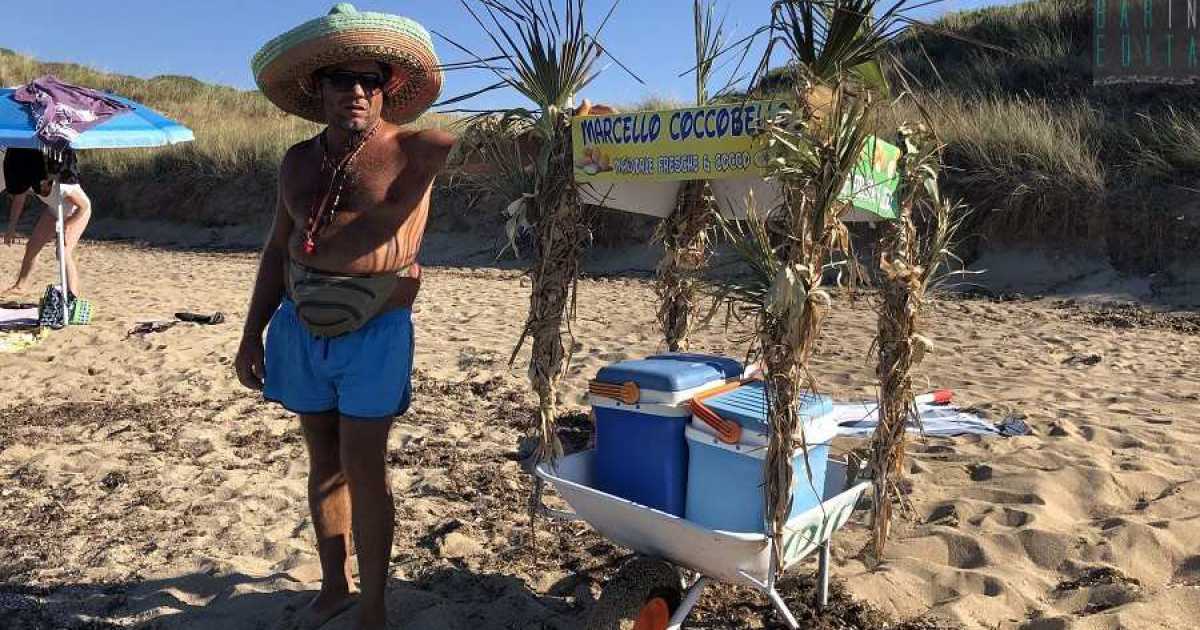 Cappello, trombetta e allegria: quando a Torre Canne arriva "Marcello coccobello"